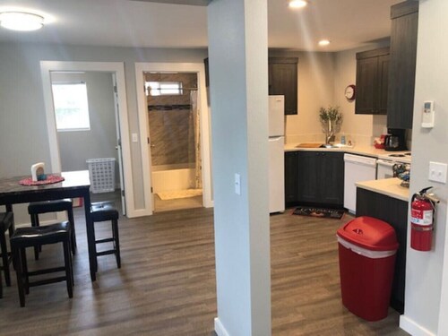 3143 Dover #3 · NEW Modern QUALITY Apartment #3 - Goodson