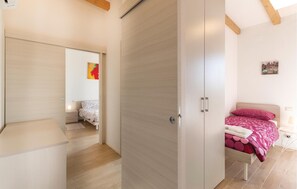 2 Schlafzimmer, Reisekinderbett, kostenloses WLAN, Bettwäsche