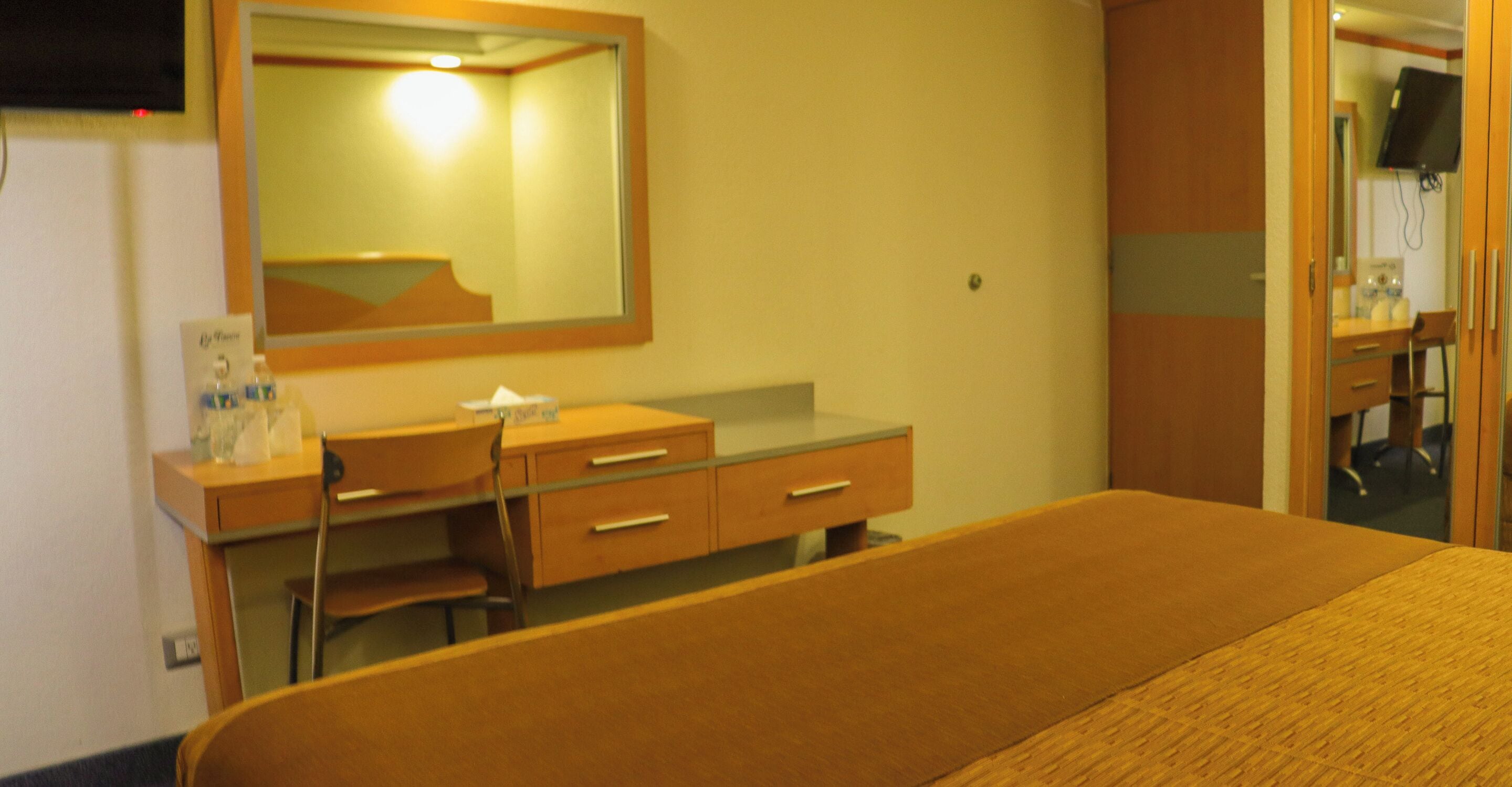 standard room 1 king bed | 1 bedroom, hypo-allergenic bedding, in-room safe, desk