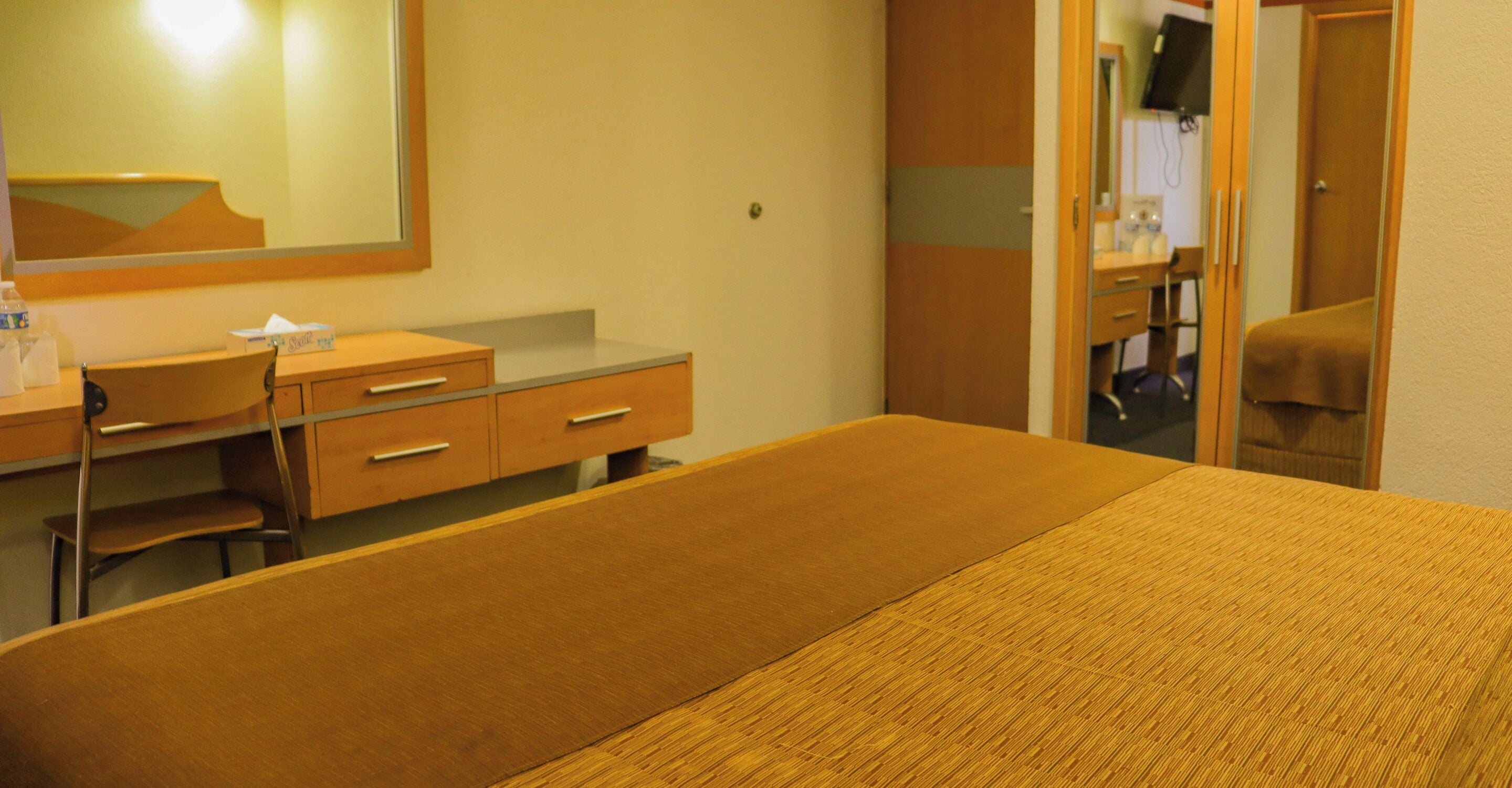 standard room 1 king bed | 1 bedroom, hypo-allergenic bedding, in-room safe, desk