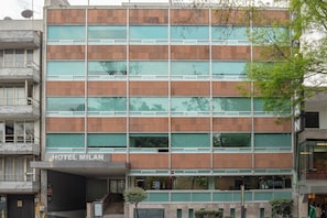 Front of property - Hotel Milan CDMX (Mexico City)