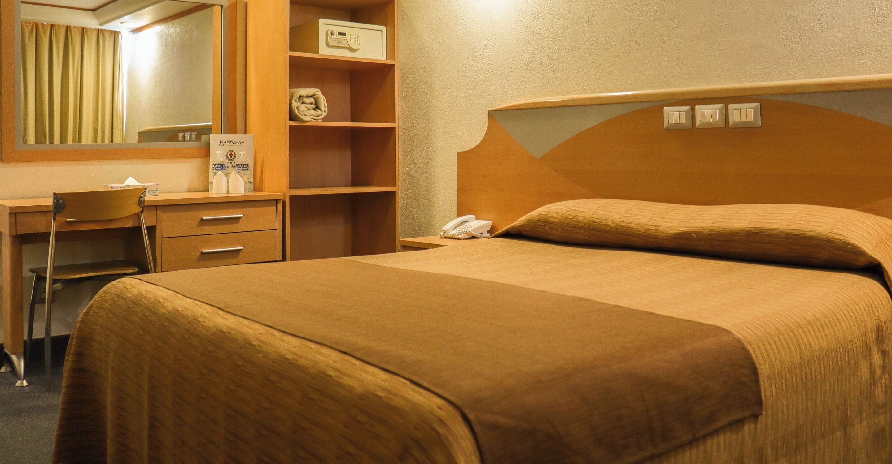 standard room 1 queen bed | 1 bedroom, hypo-allergenic bedding, in-room safe, desk