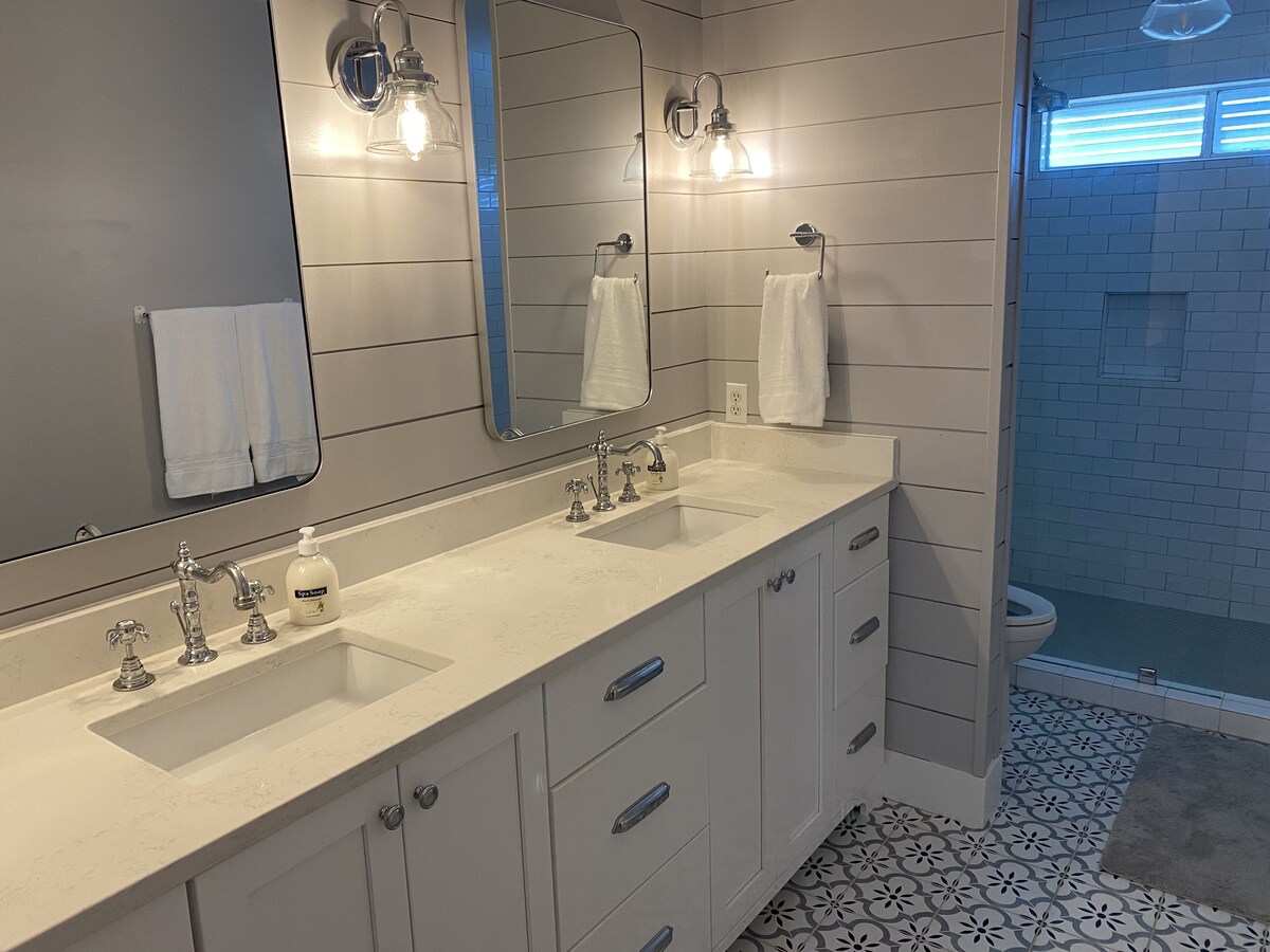 Photo 14 of PET FRIENDLY -BEACH HOUSE - Clipper Cove Cutie - 6 min walk to beach - SLEEPS 10