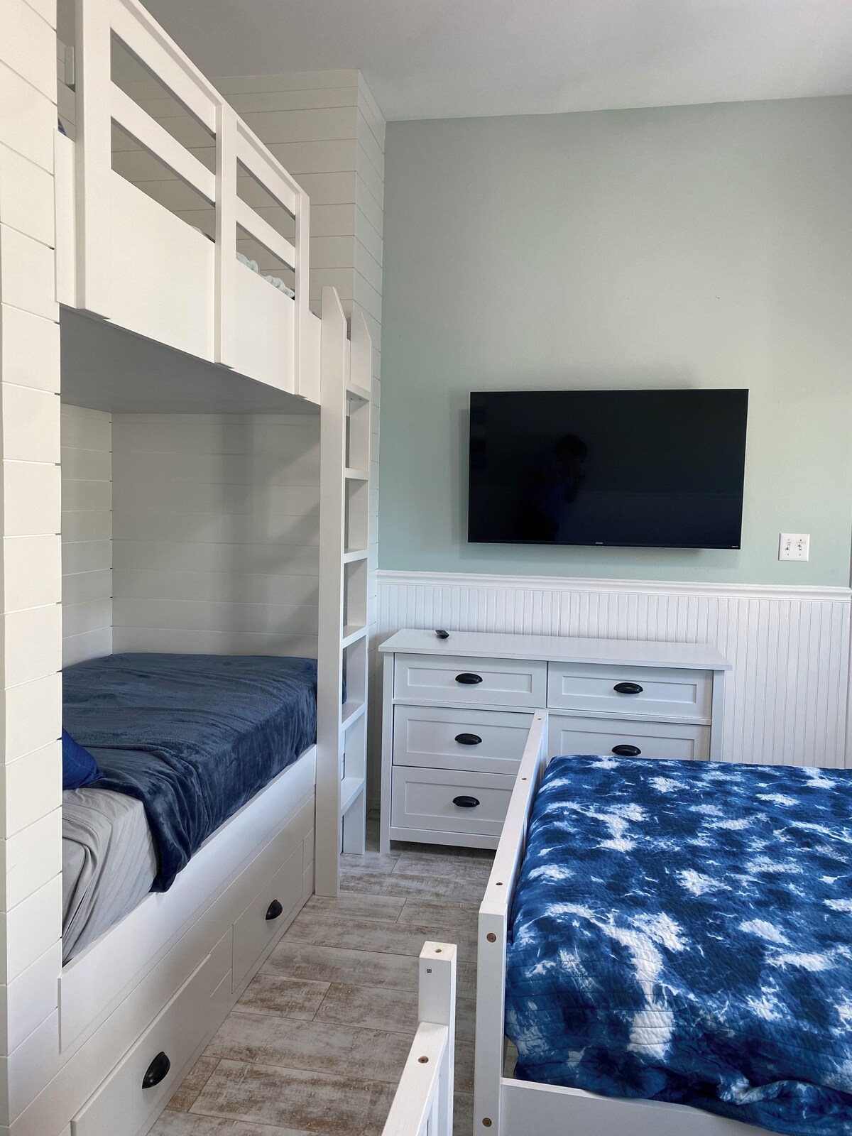 Photo 25 of PET FRIENDLY -BEACH HOUSE - Clipper Cove Cutie - 6 min walk to beach - SLEEPS 10