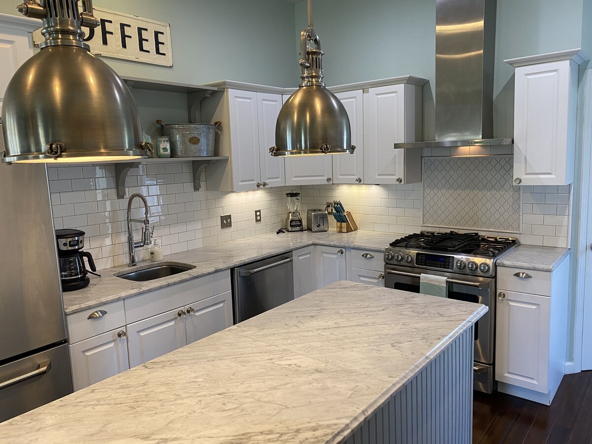 Photo 5 of PET FRIENDLY -BEACH HOUSE - Clipper Cove Cutie - 6 min walk to beach - SLEEPS 10