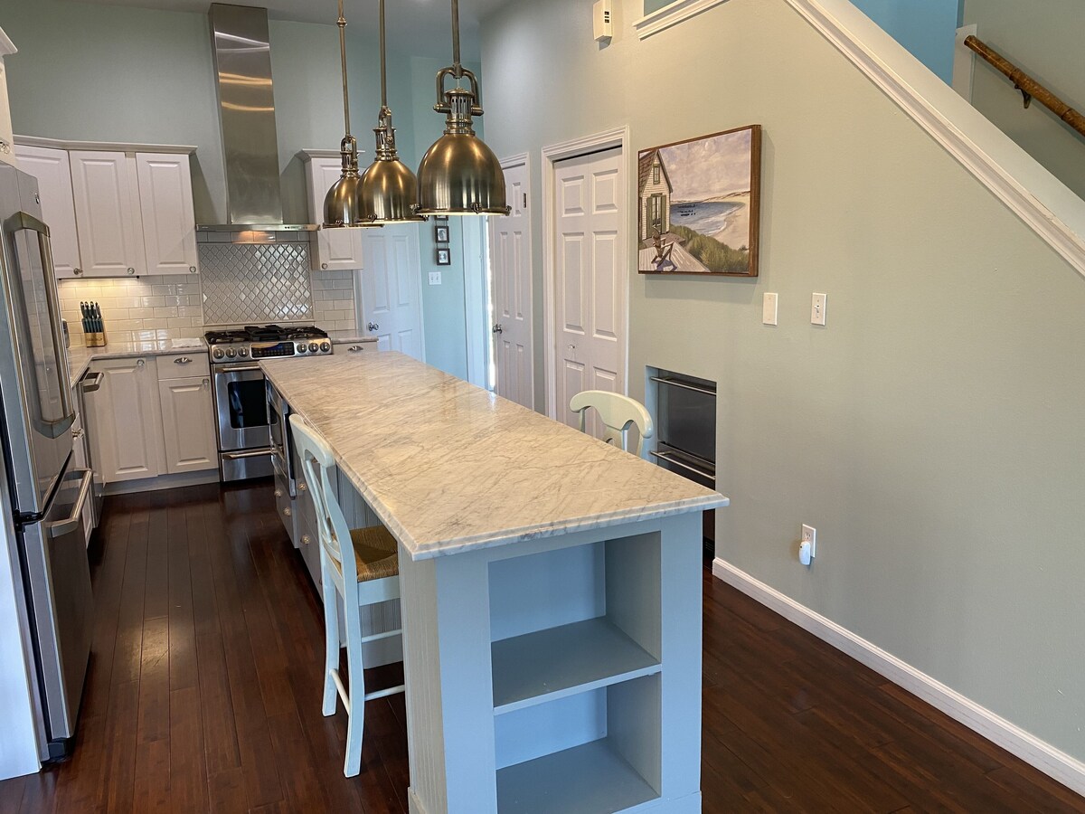 Photo 12 of PET FRIENDLY -BEACH HOUSE - Clipper Cove Cutie - 6 min walk to beach - SLEEPS 10