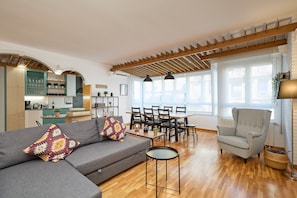 Smart TV - Family-friendly Oasis in the City Center Ideal for Families (Barcelona)