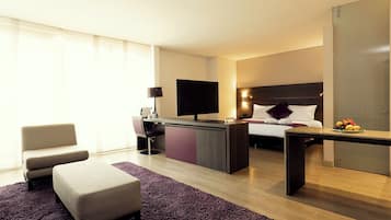 Habitación junior | Caja fuerte, escritorio, wifi gratis y ropa de cama