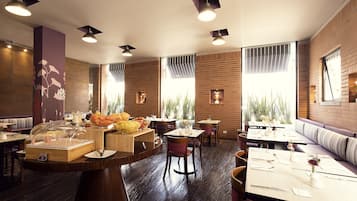 Desayuno buffet (COP 42000 por persona)