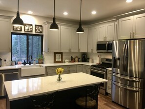 Microwave, dishwasher, coffee/tea maker, cookware/dishes/utensils