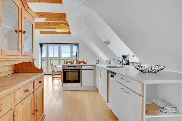 Frigorifero, forno, piano cottura, lavastoviglie