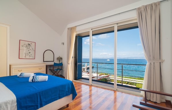 2 bedrooms, travel cot, free WiFi, bed sheets