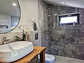 Shower, hair dryer, bathrobes, towels - La Cachette du Ballon- Côte Montagnes - SPA (Goldbach-Altenbach)