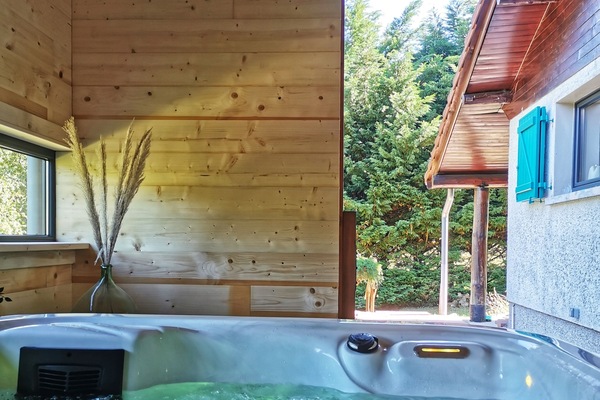 Bañera de hidromasaje exterior