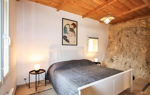 2 chambres, fer et planche Ă repasser, lit parapluie, draps fournis
