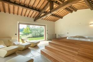 Interior - Villa Ripa by MMega (Foiano della Chiana)