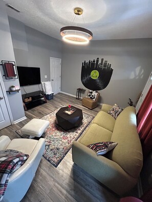 Smart TV, video games