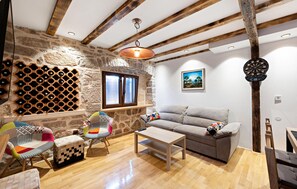Smart TV - Cozy home in Kaprije with kitchen (Kaprije)