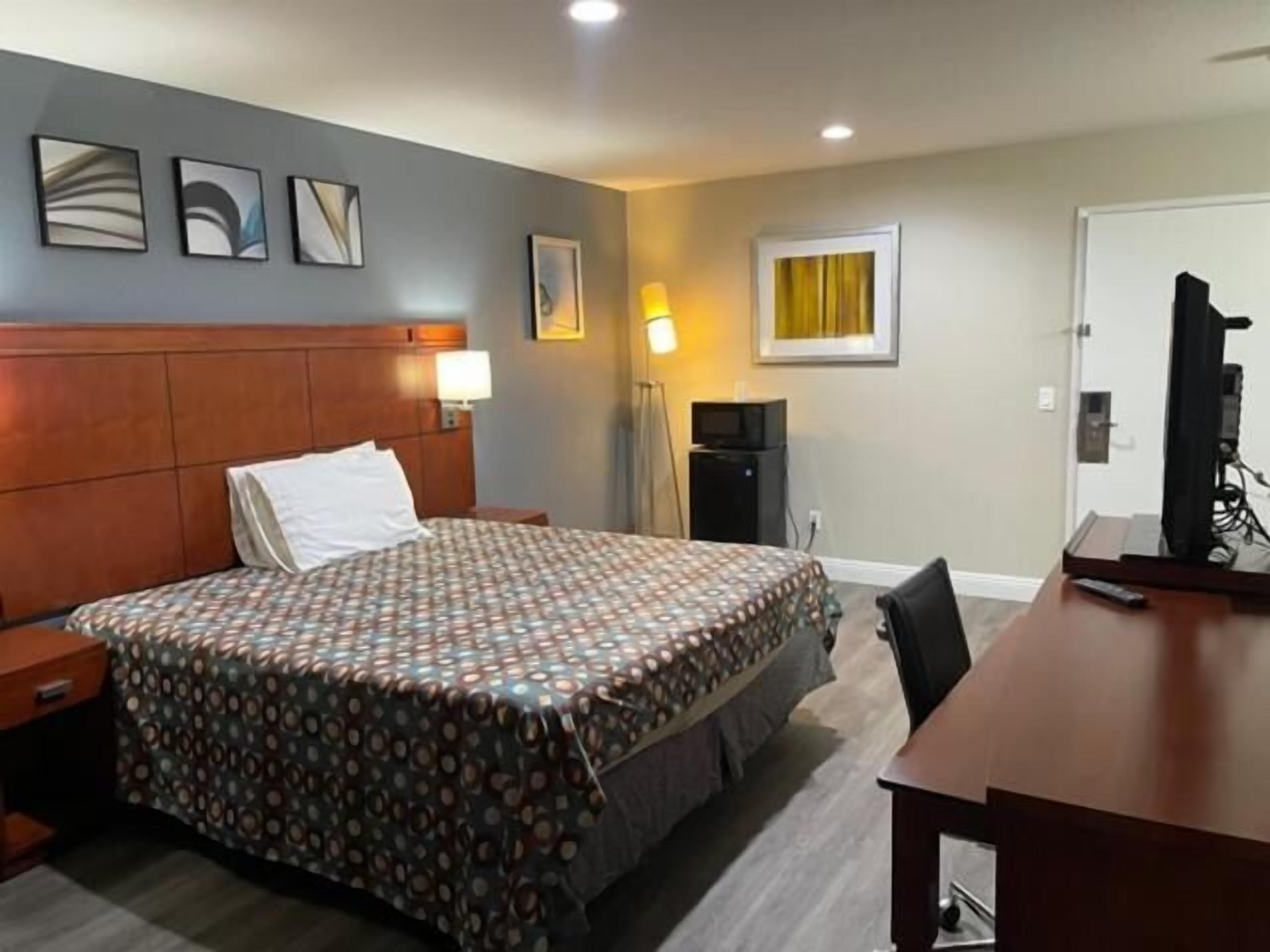 واي فاي مجانًا وملاءات أسرّة