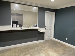 Reception - Bel Air Motor Hotel (Tustin)