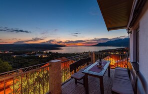 Outdoor dining - Awesome home in Rovanjska with house sea view (Rovanjska)