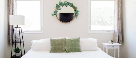 3 室のベッドルーム、デスク、アイロン / アイロン台、旅行用ベビーベッド