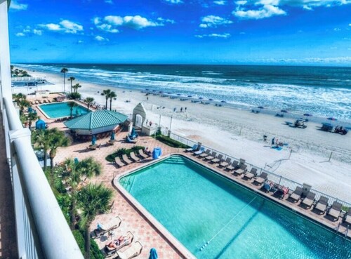 ~ Gone COASTAL ~  Modern ~  BEAUTIFUL ~ OCEAN VIEW Condo!