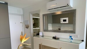 Interior - Seaside Bliss: Spectacular Views, Beachfront Haven (Patalavaca)