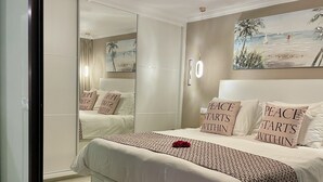 1 bedroom, in-room safe, iron/ironing board, travel cot - Seaside Bliss: Spectacular Views, Beachfront Haven (Patalavaca)