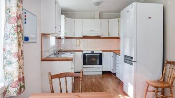 KylskÄp, spishÀll, diskmaskin och kaffe- och tebryggare