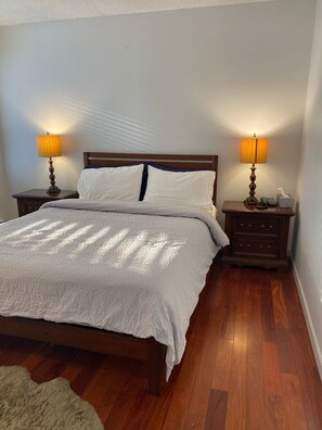 1 habitación, tabla de planchar con plancha, wifi gratis y ropa de cama