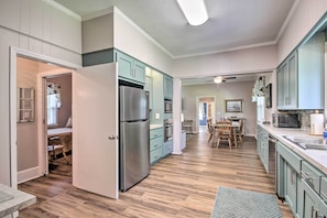 Fridge, microwave, stovetop, dishwasher