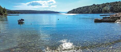 Nær stranden og fisking