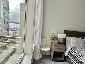 2 habitaciones, escritorio, tabla de planchar con plancha y wifi gratis