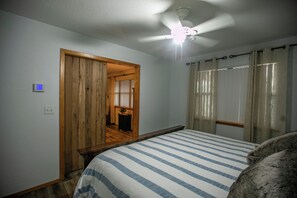2 chambres, fer et planche à repasser, Wi-Fi gratuit, draps fournis