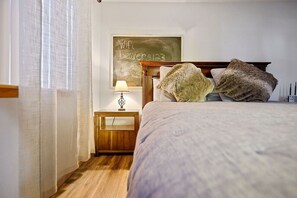 2 makuuhuonetta, silitysrauta/-lauta, ilmainen Wi-Fi, vuodevaatteet