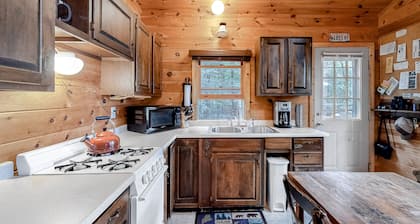 Fantastic Lakefront Cabin W/ Free WiFi, Three Kayaks, Private Dock, & Firepit
