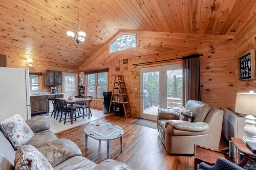 Fantastic Lakefront Cabin W/ Free WiFi, Three Kayaks, Private Dock, & Firepit