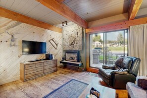 Télévision, cheminée