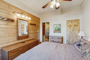 1 bedroom, iron/ironing board, Internet, bed sheets