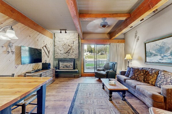 TV, fireplace