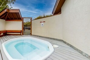Bain à remous extérieur