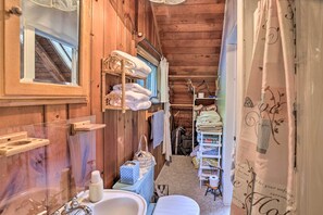 Free toiletries, hair dryer, towels