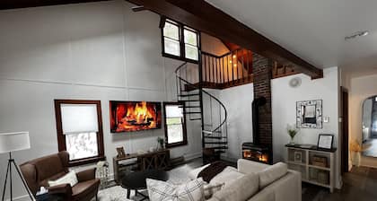 4BR Poconos Retreat • Near Golf, Waterpark & Shopping