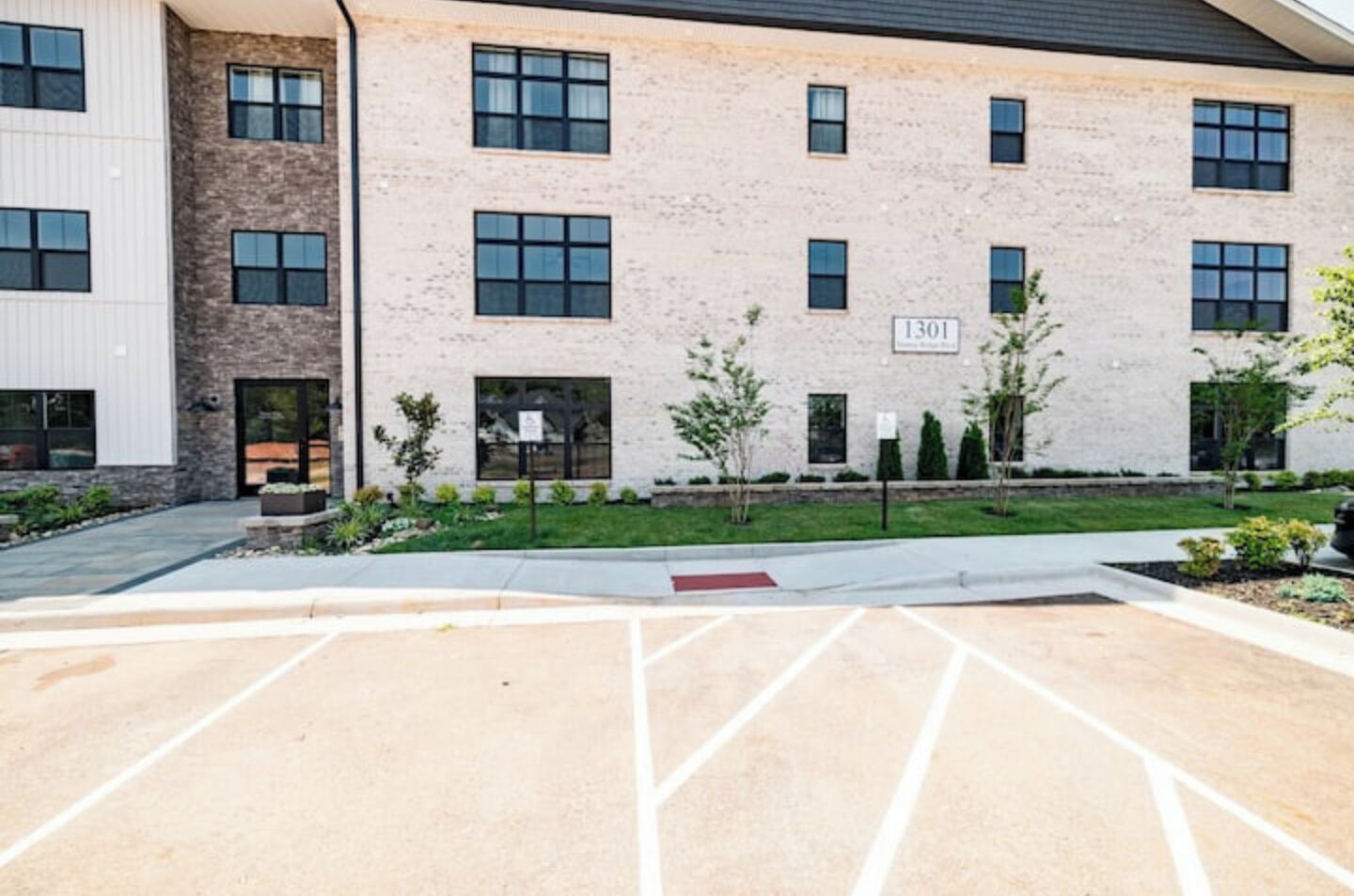 Casa Bela Modern Condo in Upscale Location