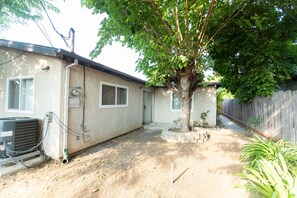 Exterior - Spacious 5 Bedroom Home! Free WIFI! AC & HEAT! (San Jose)