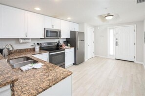 Fridge, microwave, stovetop, dishwasher