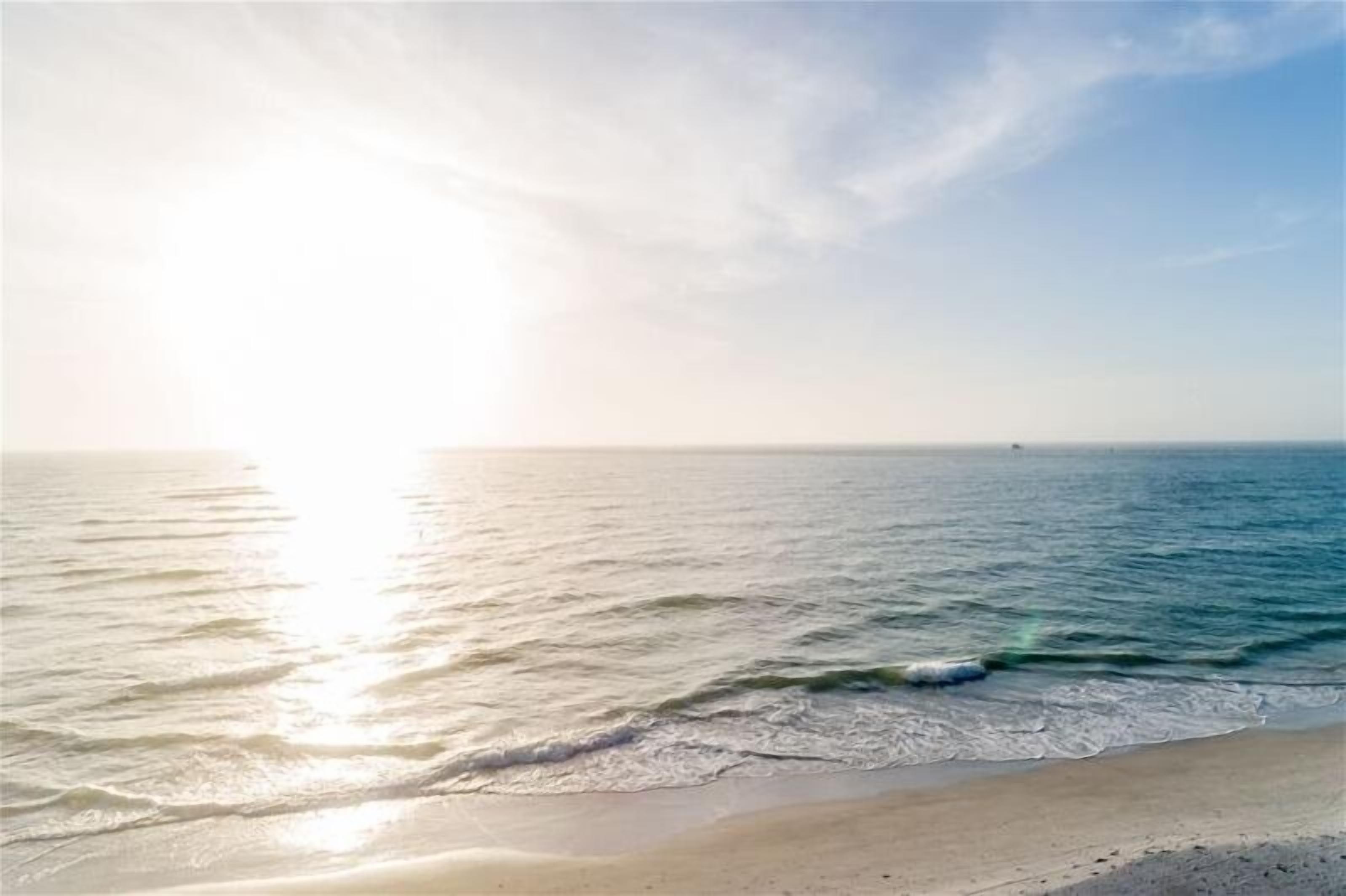 Beach nearby, sun loungers, beach towels