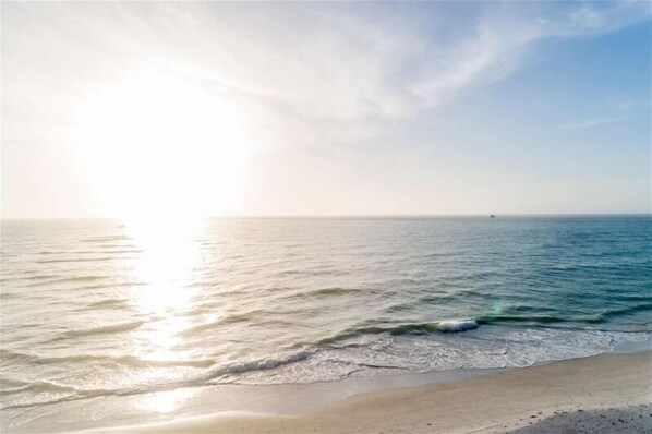 Beach nearby, sun loungers, beach towels