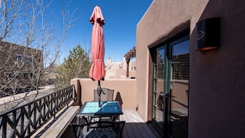 Condo (2 Bedrooms) | Property amenity